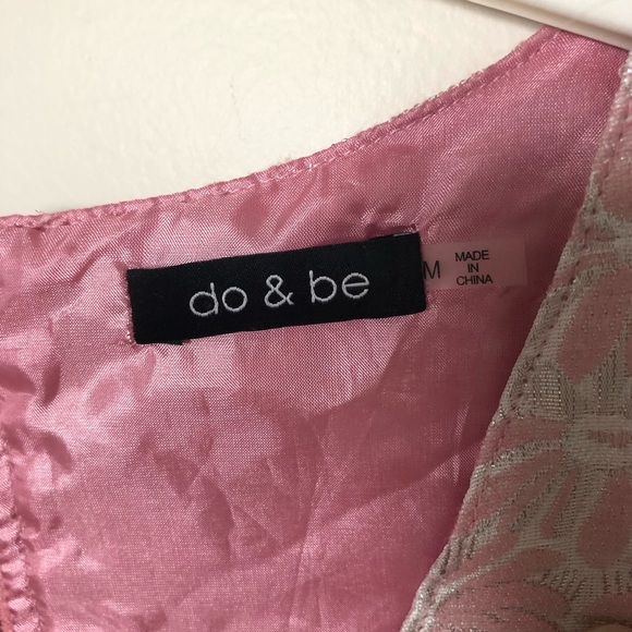 Do & Be V-neck, Zipper Back Crop Top Medium - Picture 4 of 5